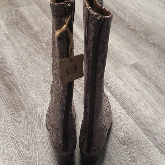 Born Woman Snake Print Boots - Picture 4 of 11